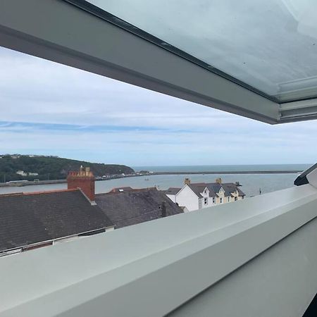 No 11, Fishguard, Ideal For Beach, Coastal Path And Town! Exterior photo