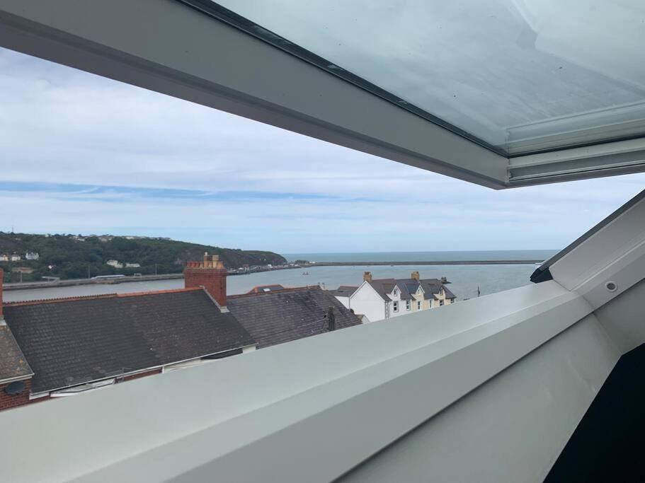 No 11, Fishguard, Ideal For Beach, Coastal Path And Town! Exterior photo